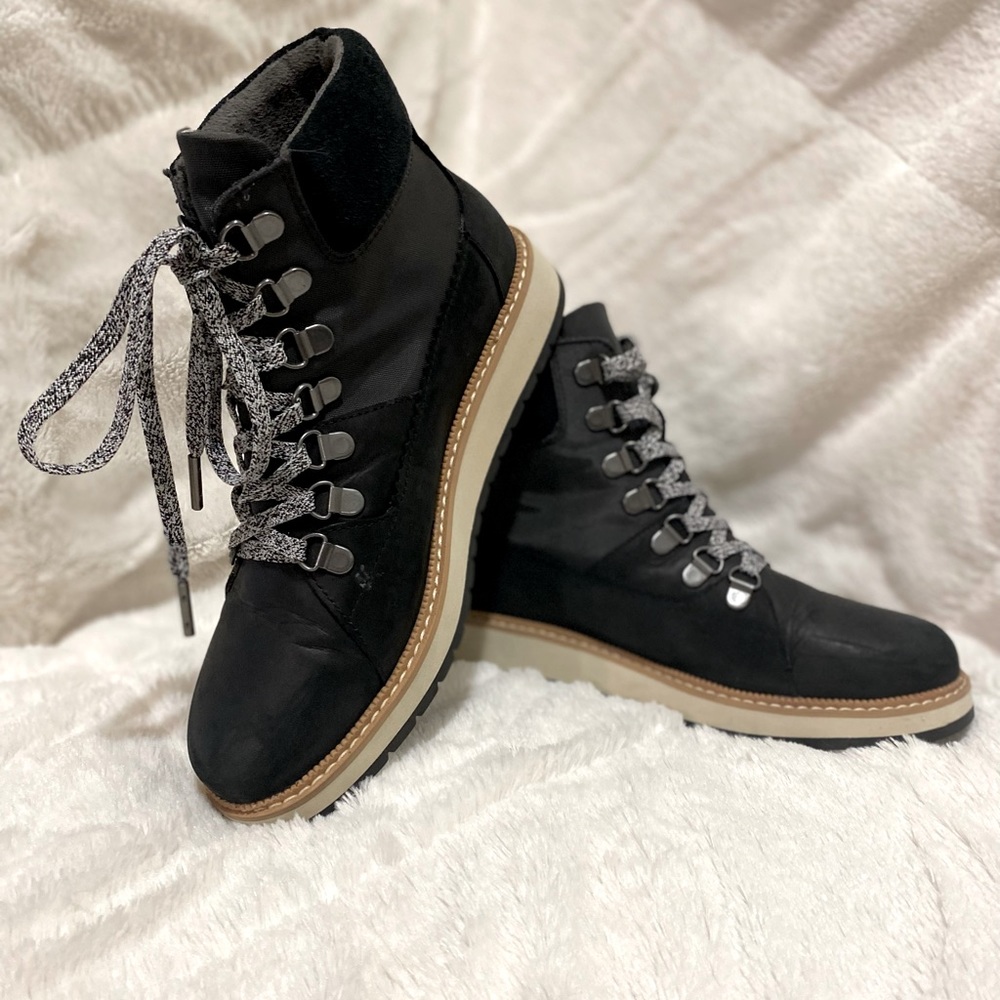 Women’s Toms Black Waterproof Mesa Boot Size 6.5